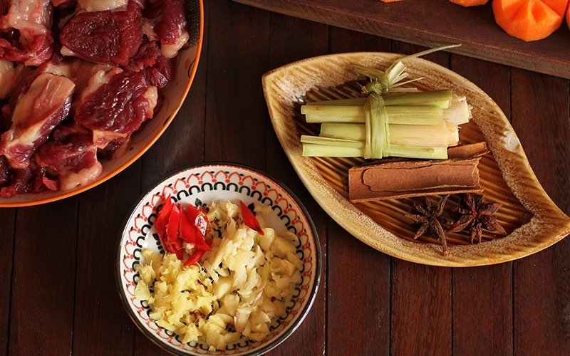 Cách nấu thịt bò sốt vang miền Bắc thật ngon và chi tiết 4 Sơ chế thịt bò kỹ lưỡng tránh mùi tanh