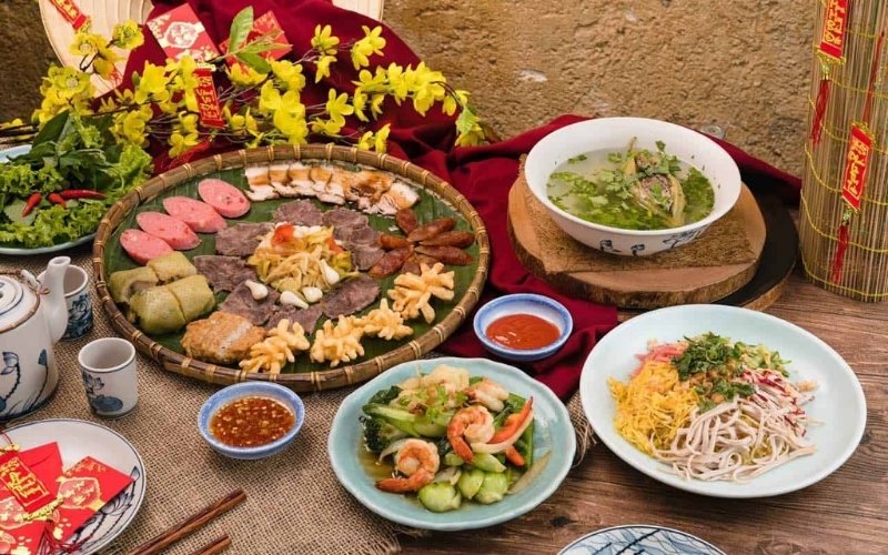 Gợi ý cách bày biện món chính và món phụ cho mâm cỗ