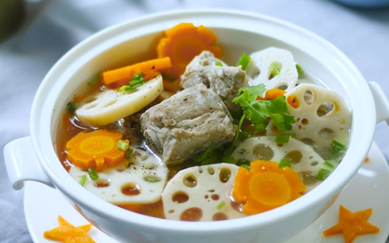 Canh sườn non củ sen thanh đạm bổ dưỡng dễ nấu hấp dẫn