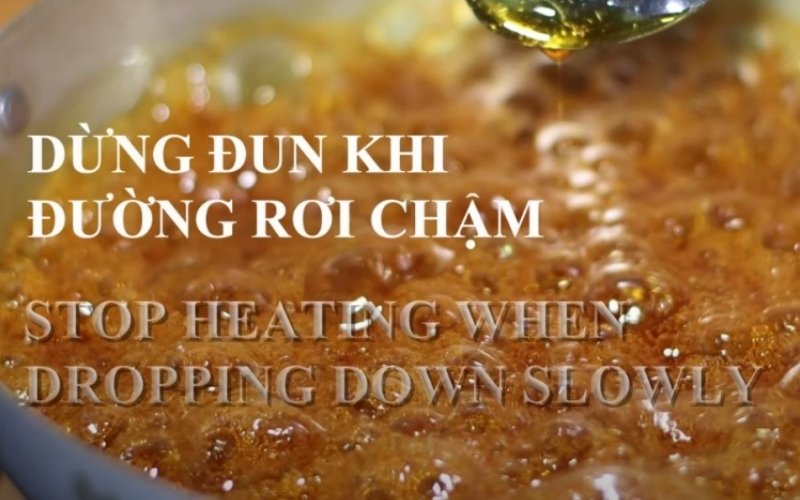 Mẹo nấu caramel chuẩn cho món flan mịn thơm từ 5 trứng