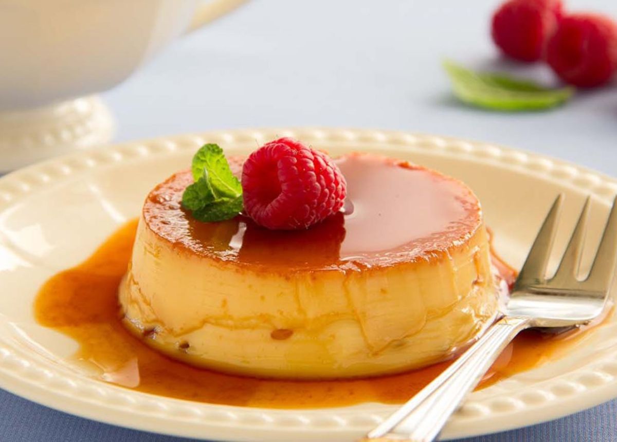 Mẹo trang trí bánh flan đẹp mắt và cuốn hút hơn