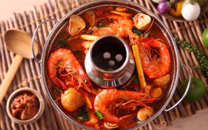 Lẩu Tom Yum hải sản tôm mực nghêu đậm vị biển