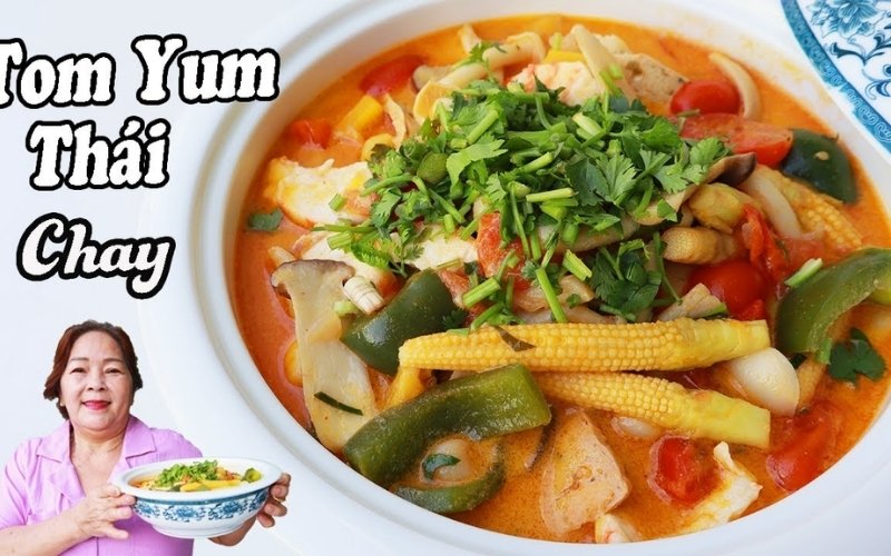 Lẩu Tom Yum chay nấu với nấm đậu hũ rau củ