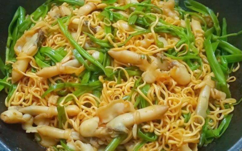 Gợi ý cách làm ốc móng tay xào rau muống giòn ngon khó cưỡng 6 Thành phẩm món ốc móng tay xào mì rau muống